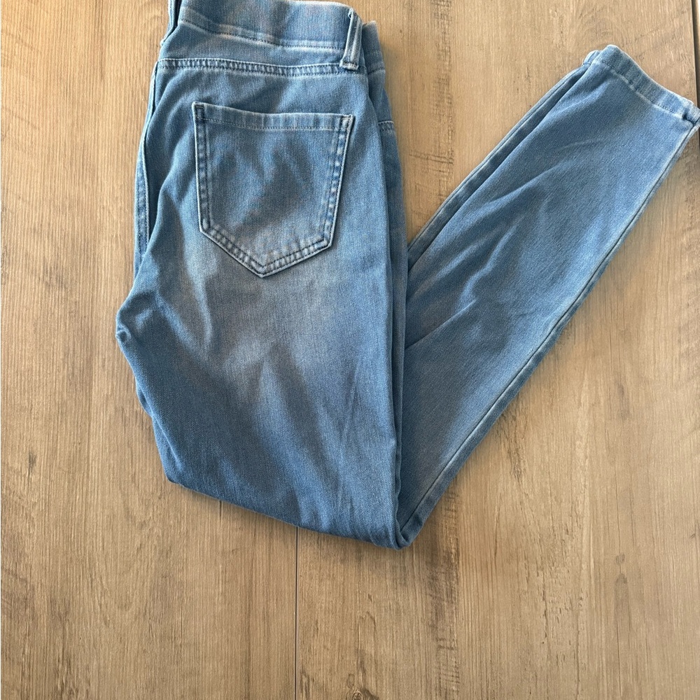 Amazon Essentials Women's Skinny Jeans in Light Blue